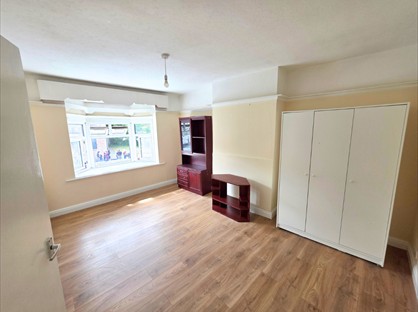 4 Bed Flat, Hay Lane, NW9