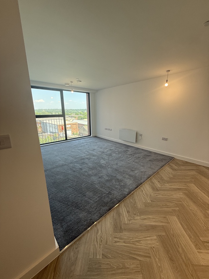 2 Bed Flat, Ford Lane, M6 photo 2