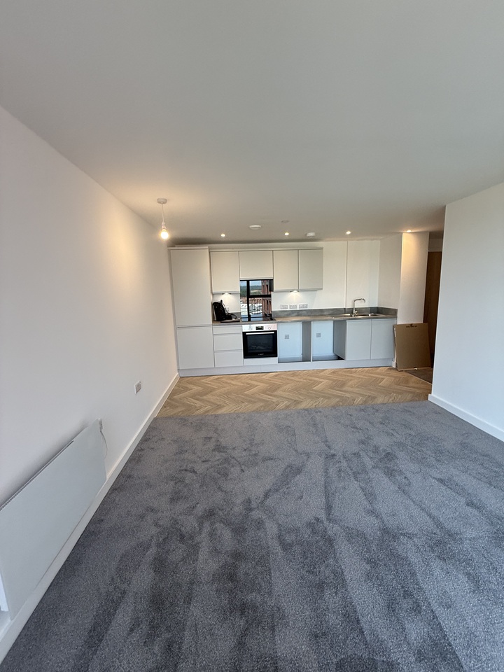 2 Bed Flat, Ford Lane, M6 photo 3