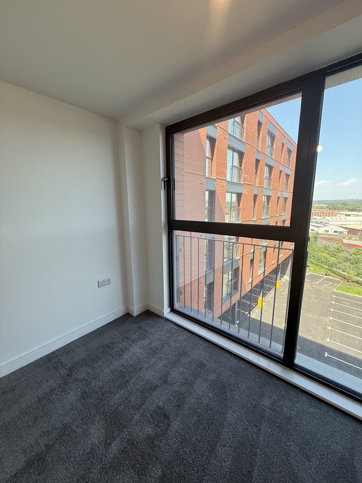 2 Bed Flat, Ford Lane, M6 photo 4