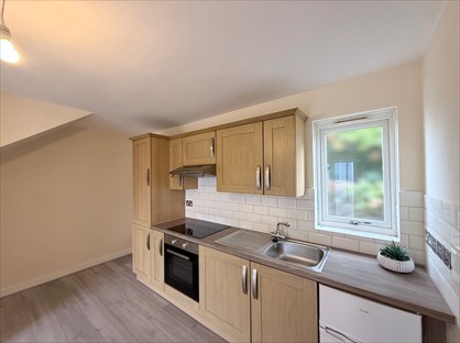 1 Bed Flat, Station Road, KT15