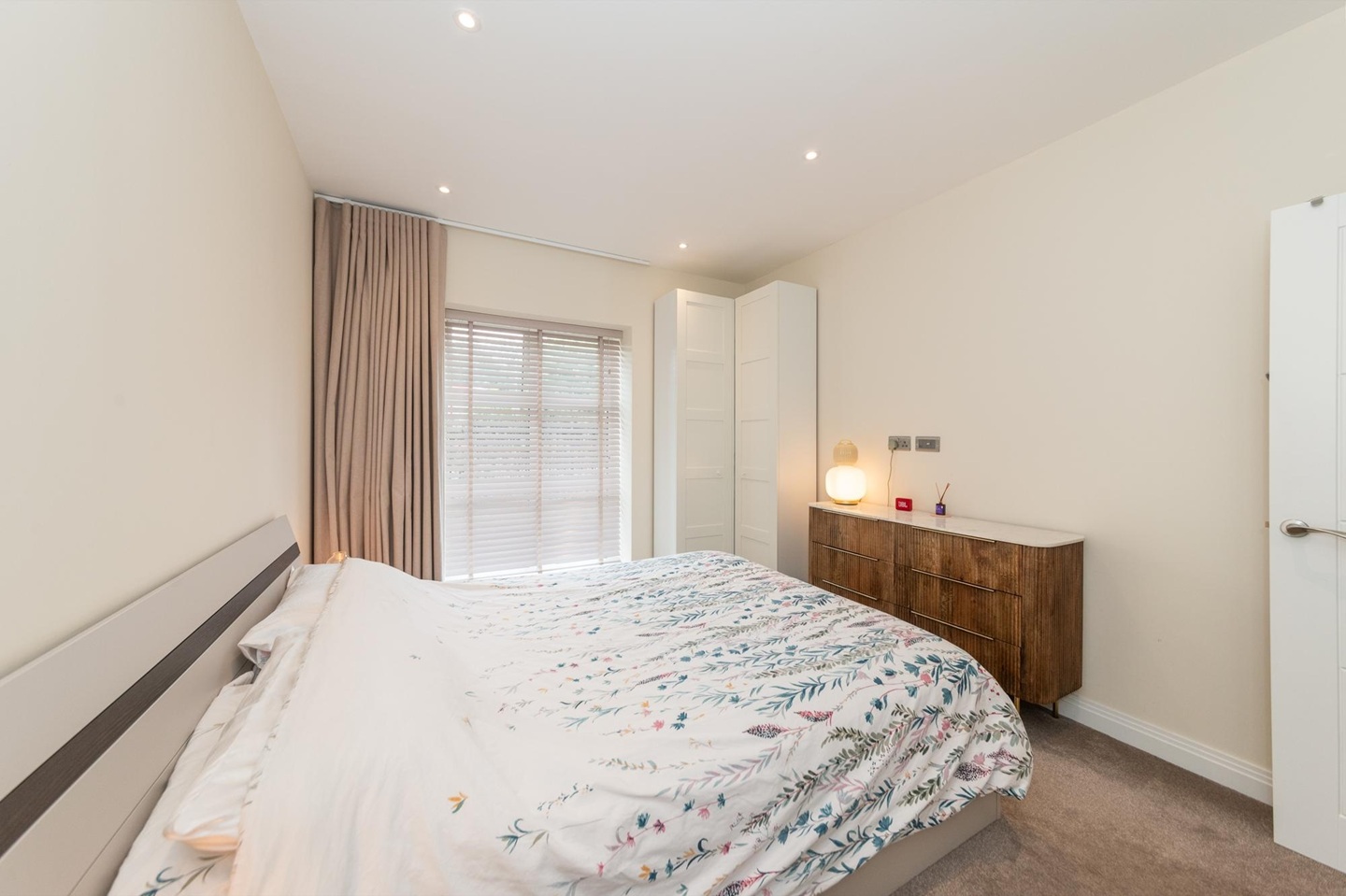 2 Bed Flat, Cadogan House, RG2 photo 4