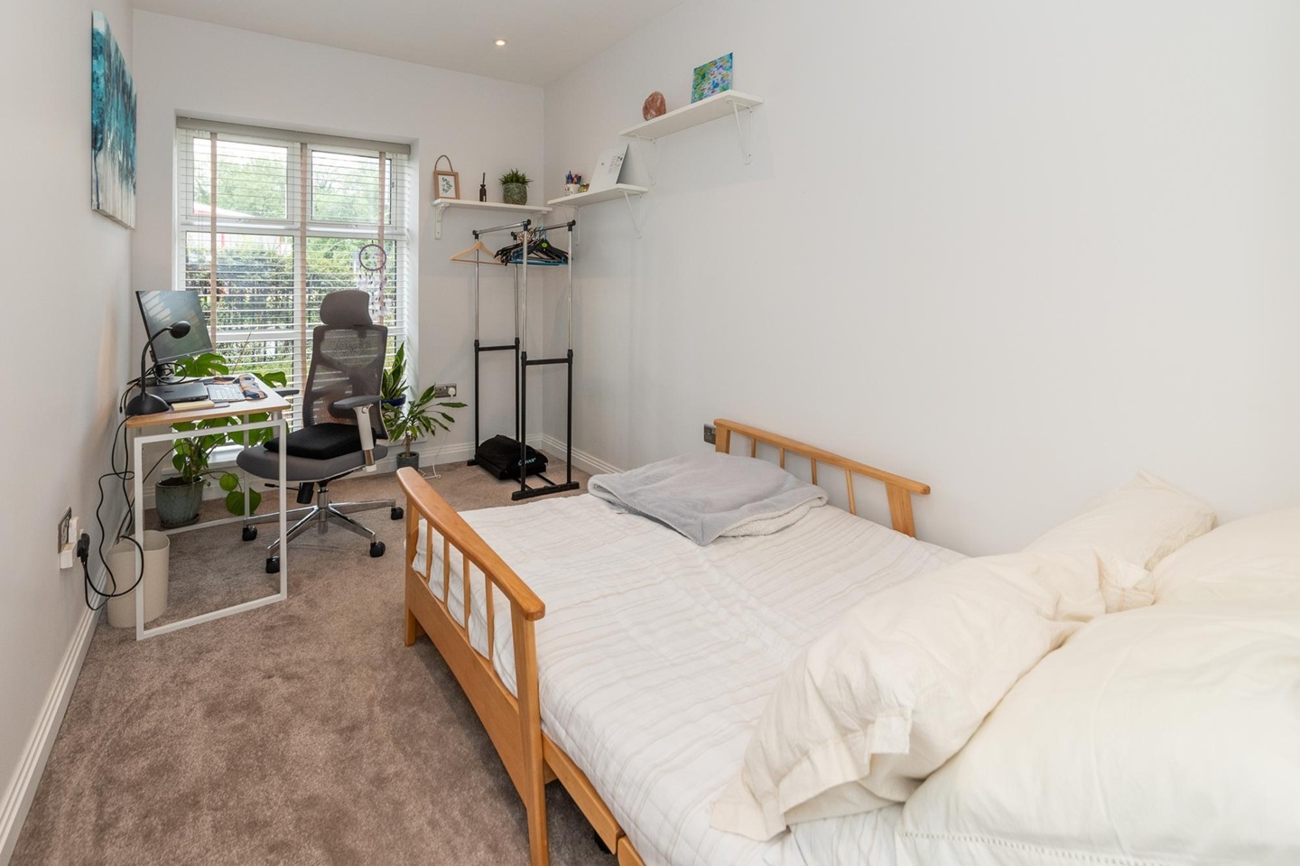 2 Bed Flat, Cadogan House, RG2 photo 3
