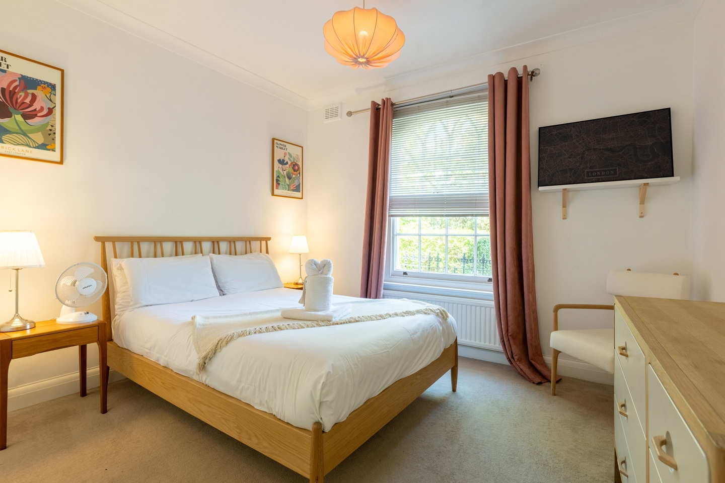 2 Bed Flat, Canonbury Square, N1 photo 3