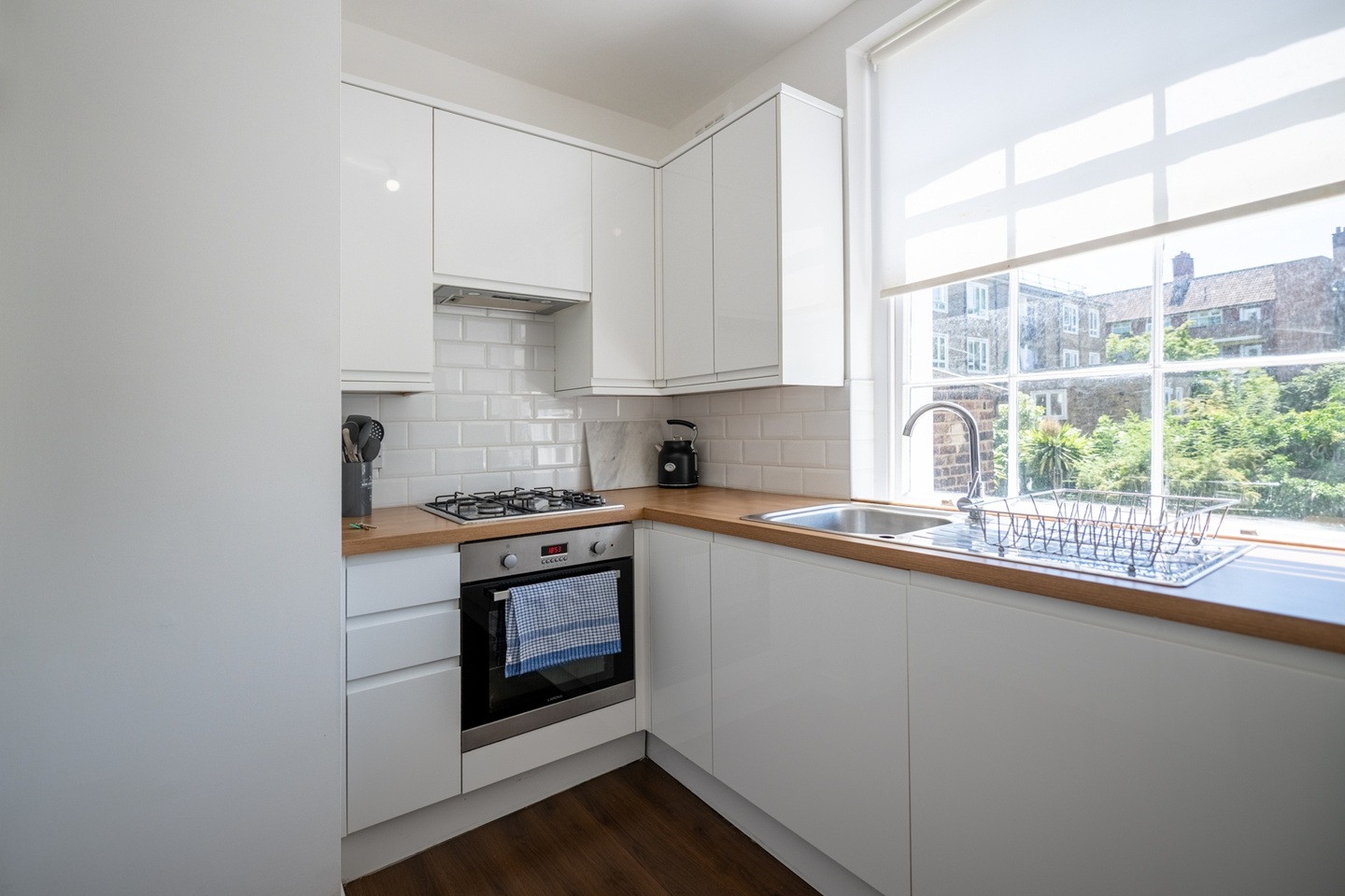 2 Bed Flat, Canonbury Square, N1 photo 2