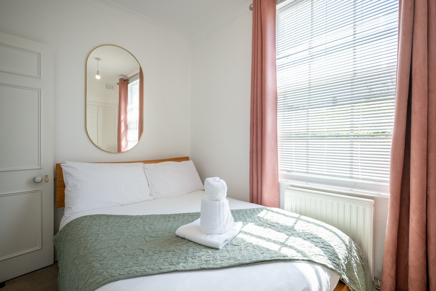 2 Bed Flat, Canonbury Square, N1 photo 4