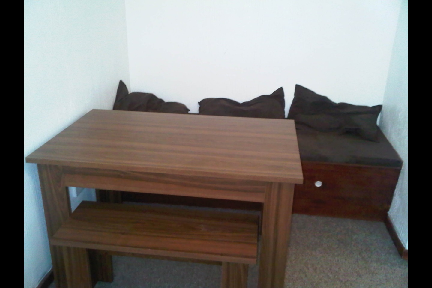 1 Bed Flat, Bates Street, S10 photo 4