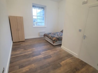 Studio Flat, Beethoven St, W10