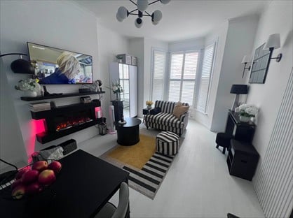 1 Bed Flat, Holstock Road, IG1