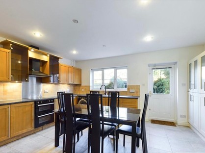 5 Bed Terraced House, Pembroke Road, N13