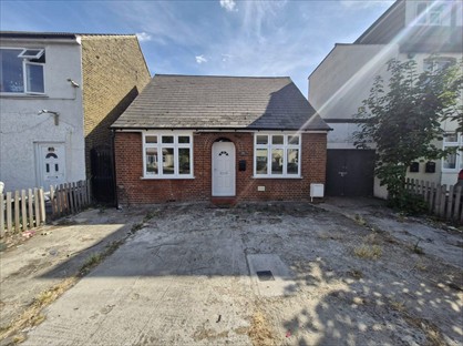2 Bed Bungalow, London Road, RM7