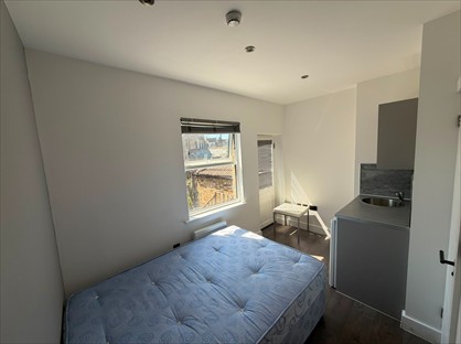 Studio Flat, Courthill Road, SE13