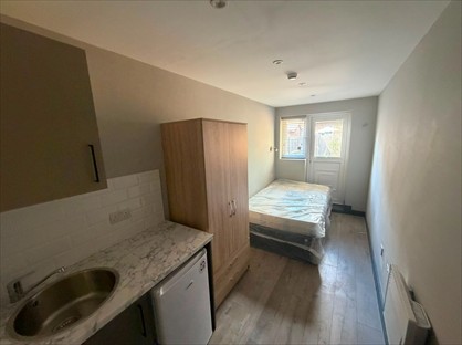 Studio Flat, Bledlow Close, SE28