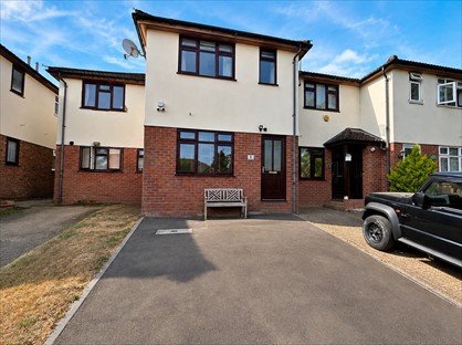 2 Bed Terraced House, Eaton Place, HP12