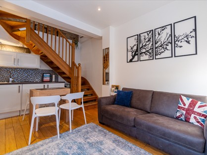 1 Bed Semi-Detached House, Brook Terrace Talbot Lane, RH12