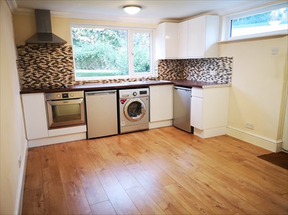 2 Bed Flat, Sunray Estate, GU47