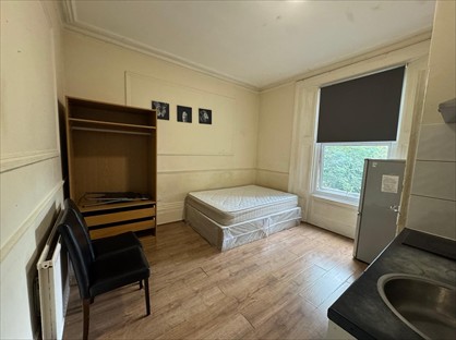 Studio Flat, Pownall Gardens, TW3