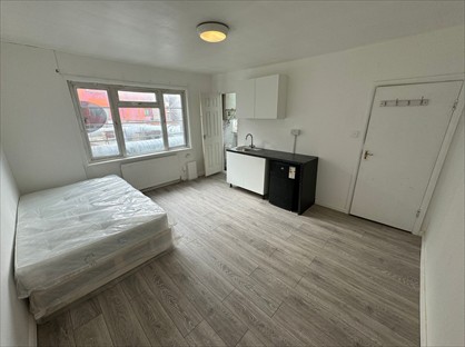 Studio Flat, Village Way East, HA2