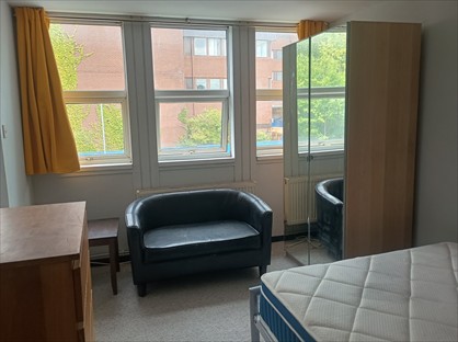Studio Flat, Camden House, HP1