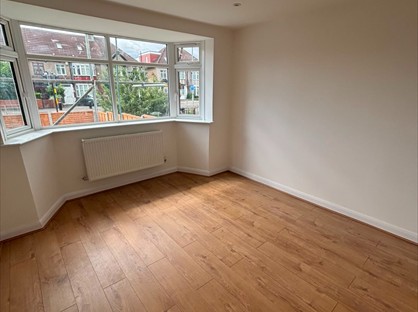 4 Bed Terraced House, High Road, RM6