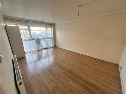 2 Bed Flat, St Peters Close, IG2