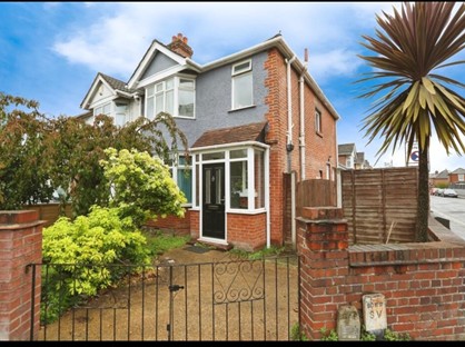 3 Bed Semi-Detached House, Bitterne Road West, SO18