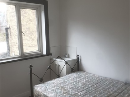 Room in a Shared House, Halifax Road, WF13
