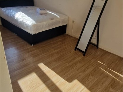 Room in a Shared House, Woking Close, SW15