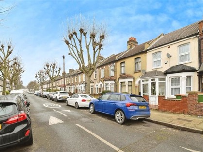 Room in a Shared House, Benson Avenue, E6