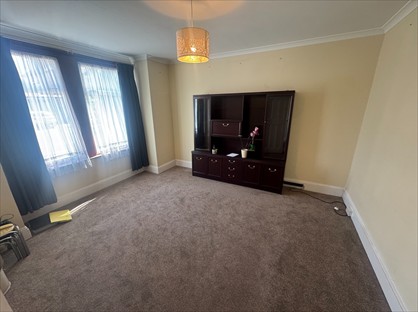 4 Bed Semi-Detached House, Norwood Gardens, UB2
