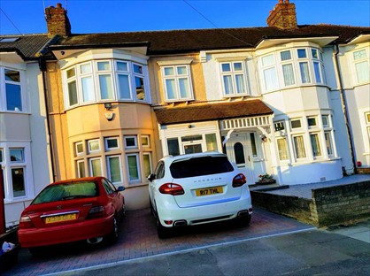 3 Bed Terraced House, Leicester Gardens, IG3