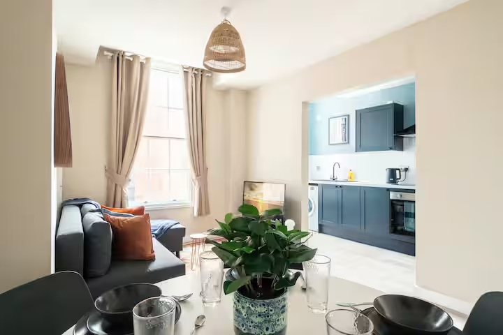1 Bed Flat, Dylan House, L3 photo 2