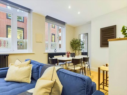 2 Bed Flat, Denman St, W1D