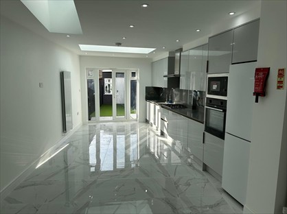 3 Bed Semi-Detached House, Hurstbourne Gardens, IG11