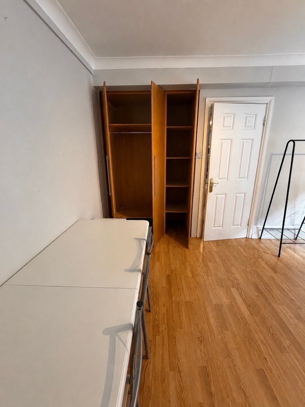 Room in a Shared House, Park West, W2 photo 4