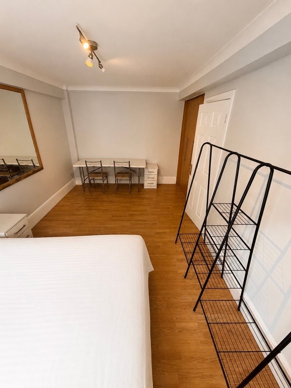 Room in a Shared House, Park West, W2 photo 3