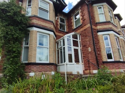 2 Bed Flat, Walnut Road, TQ2