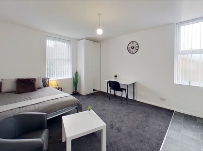 Bedsit, Eccles, M30