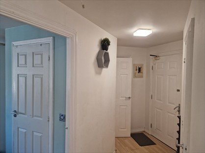 2 Bed Flat, Blackburn Way, TW4