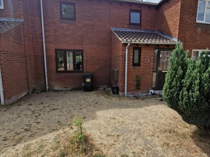 3 Bed Terraced House, Chilcombe Way, RG6