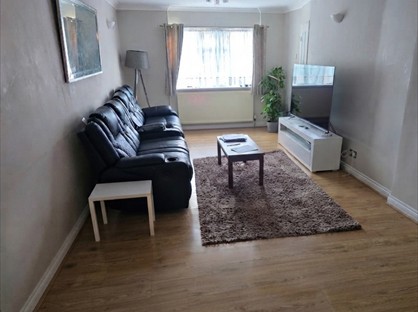 4 Bed Semi-Detached House, Dunbar Close, UB4