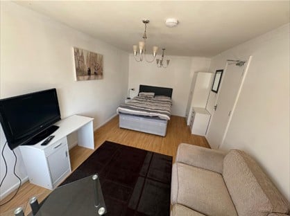 Room in a Shared House, Myddleton St, B18