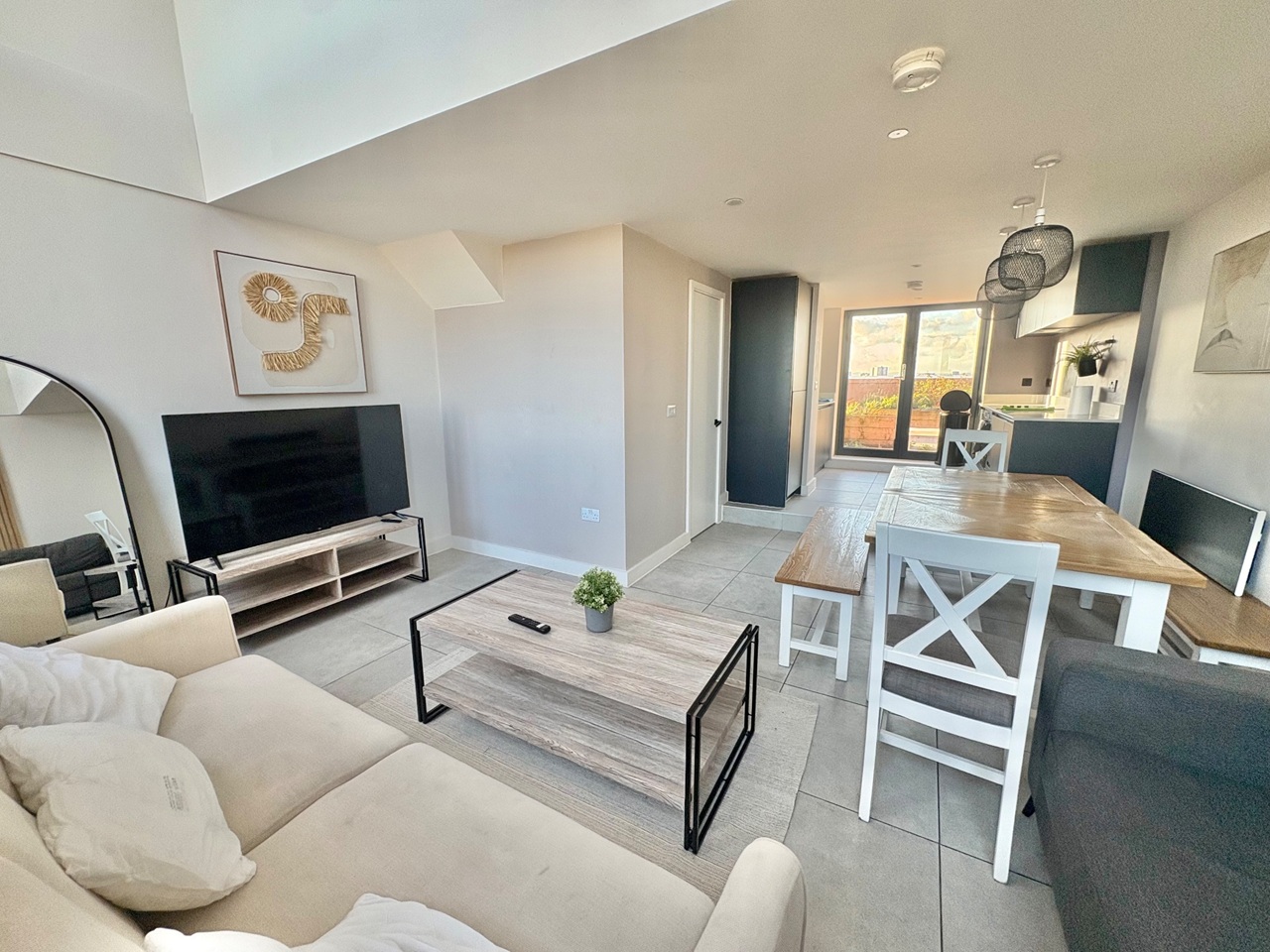 3 Bed Flat, Spinners Way, M15