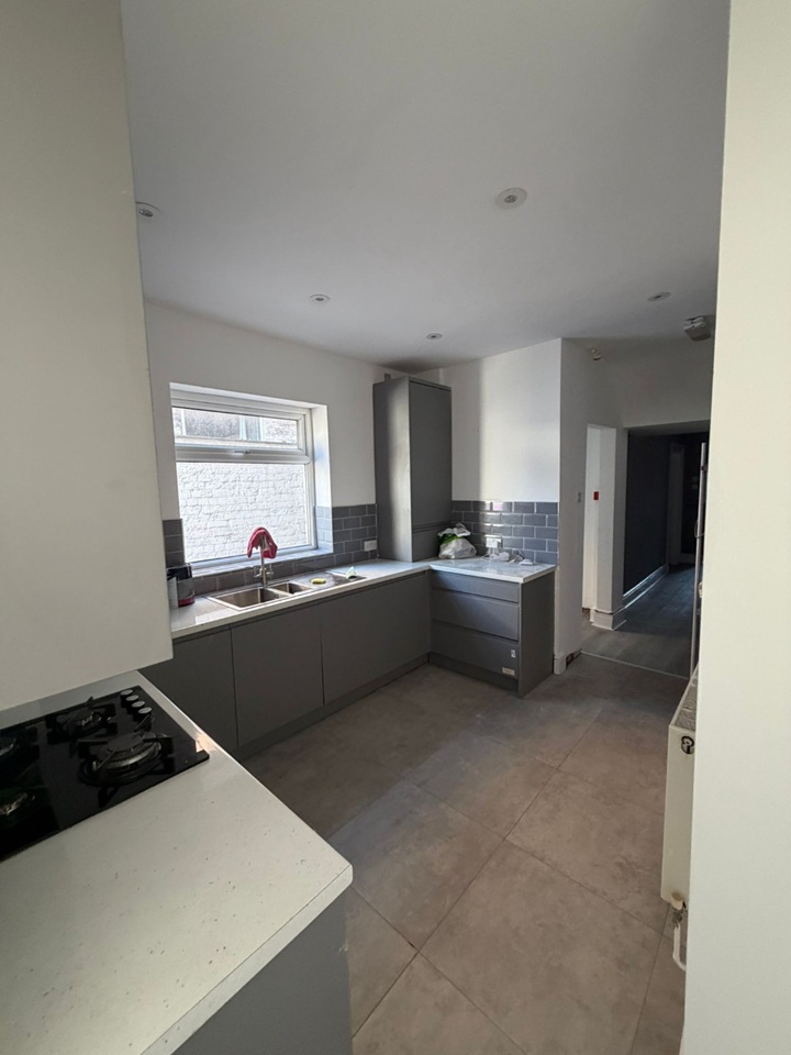 Room in a Shared House, Woodbine St, L5