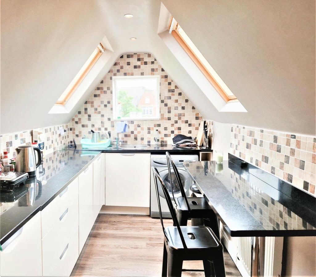 2 Bed Penthouse, Otley Road, LS16 photo 3