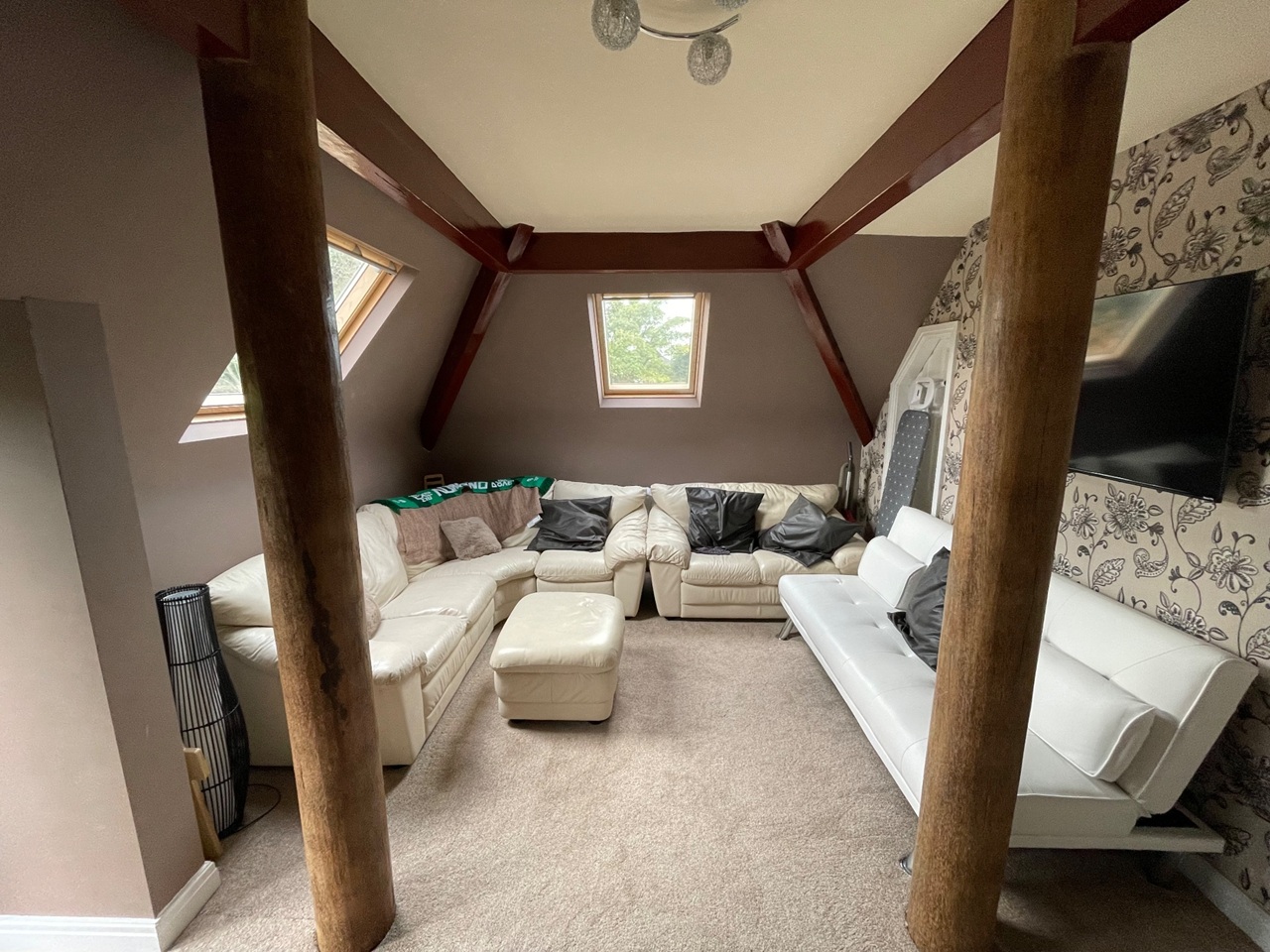 2 Bed Penthouse, Otley Road, LS16