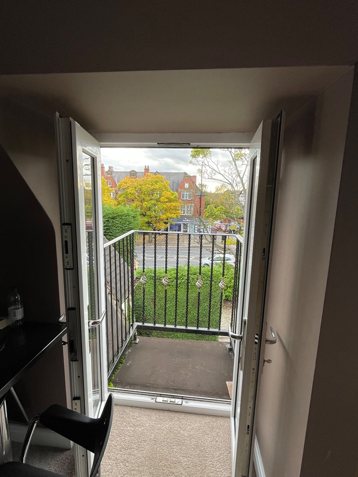 2 Bed Penthouse, Otley Road, LS16 photo 2