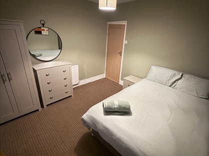 Room in a Shared House, Askew St, L4