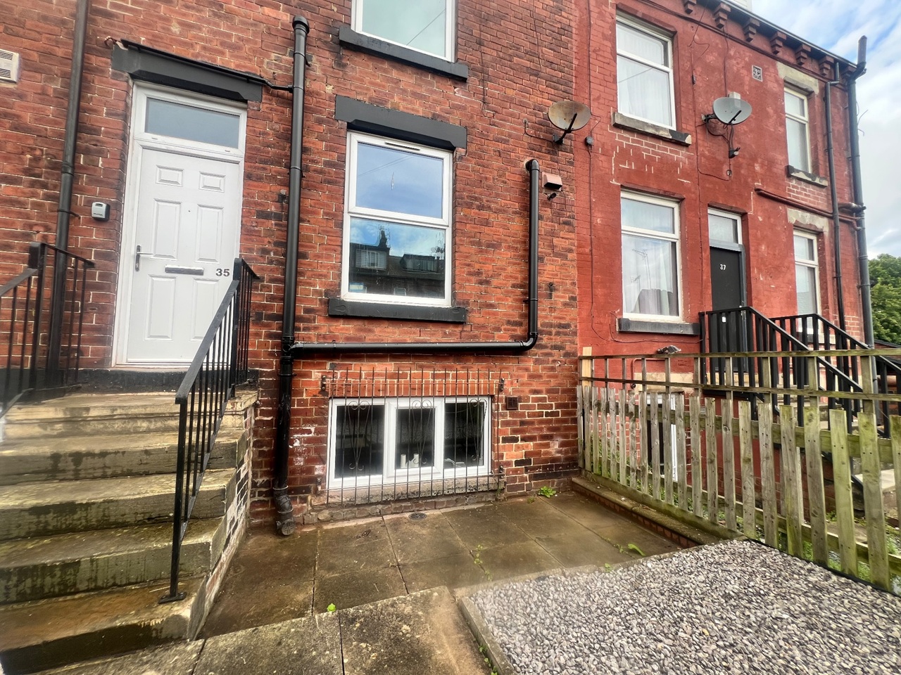 2 Bed Terraced House, Arthington Grove, LS10