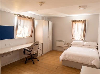 Studio Flat, Chatham Place, L7